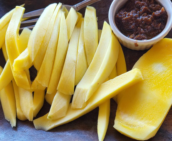 Mangga and bagoong is available in lantaw compostela