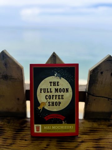 The Full Moon Coffee Shop by Mai Mochizuki,