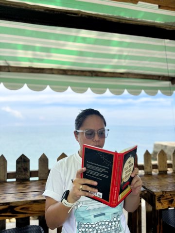 Book Reviewer of The Full Moon Coffee Shop
